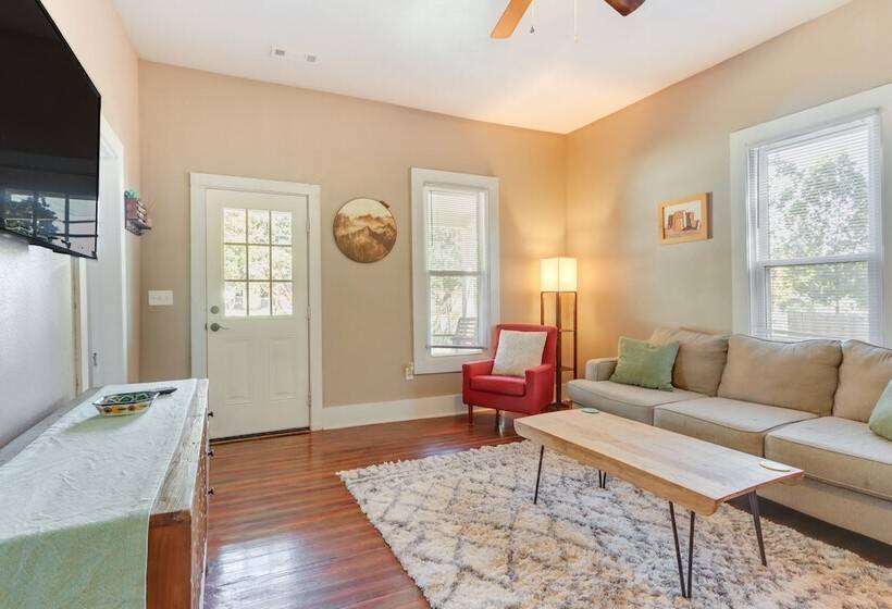 Fayetteville Home: 1 Mi To University Of Arkansas!