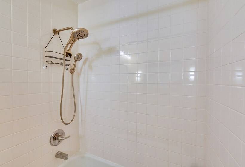 Florida Escape W/ Patio & Fire Pit, Near Beaches!