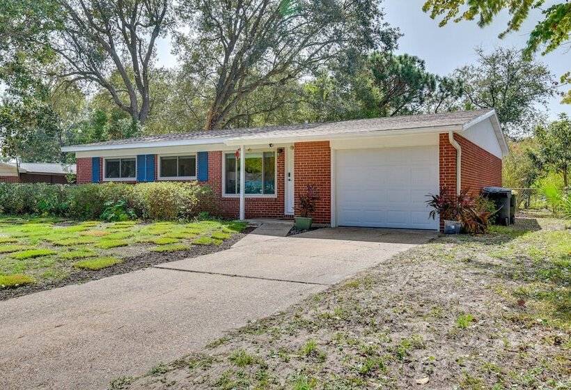 Florida Escape W/ Patio & Fire Pit, Near Beaches!