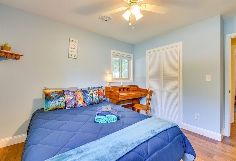 Florida Escape W/ Patio & Fire Pit, Near Beaches!