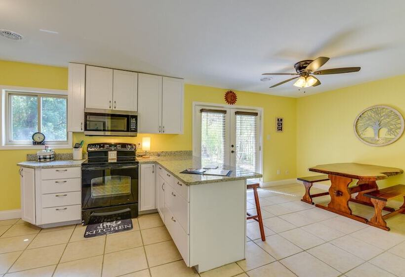 Florida Escape W/ Patio & Fire Pit, Near Beaches!