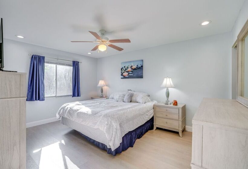 Fort Myers Vacation Home W/ Patio ~ 14 Mi To Beach