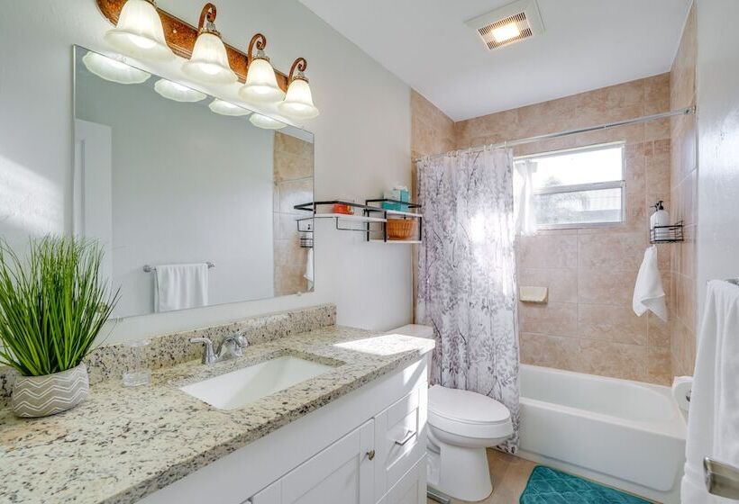 Fort Myers Vacation Home W/ Patio ~ 14 Mi To Beach