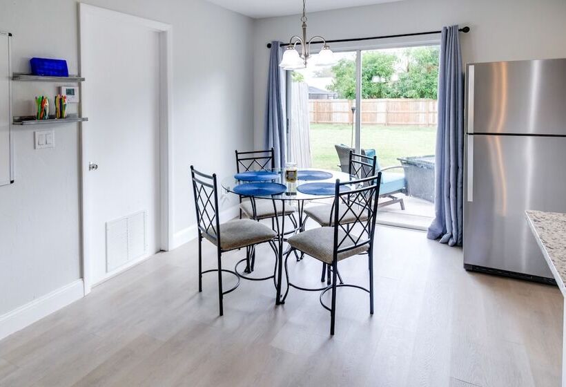 Fort Myers Vacation Home W/ Patio ~ 14 Mi To Beach