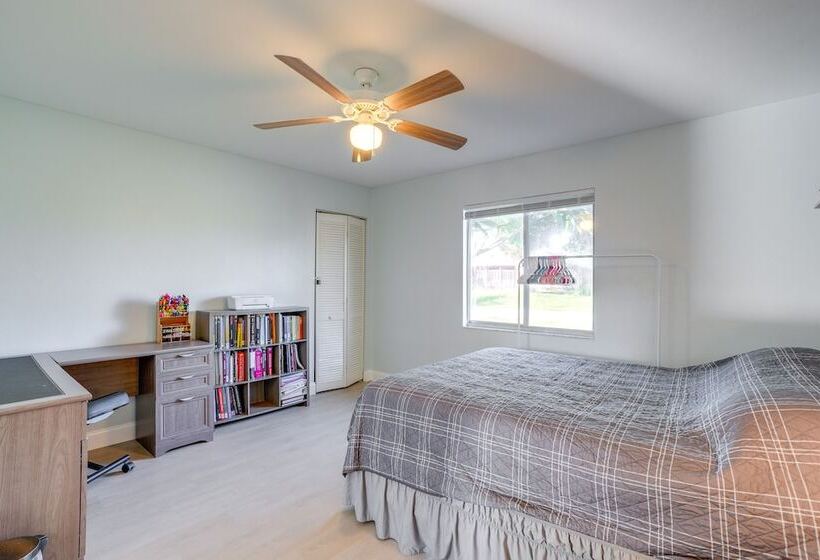 Fort Myers Vacation Home W/ Patio ~ 14 Mi To Beach