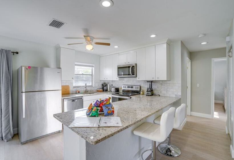 Fort Myers Vacation Home W/ Patio ~ 14 Mi To Beach