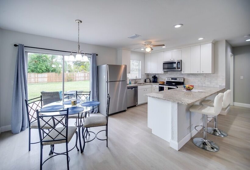 Fort Myers Vacation Home W/ Patio ~ 14 Mi To Beach