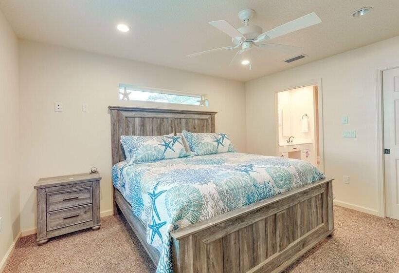 Pet Friendly Fort Pierce Home W/ Screened Porch!