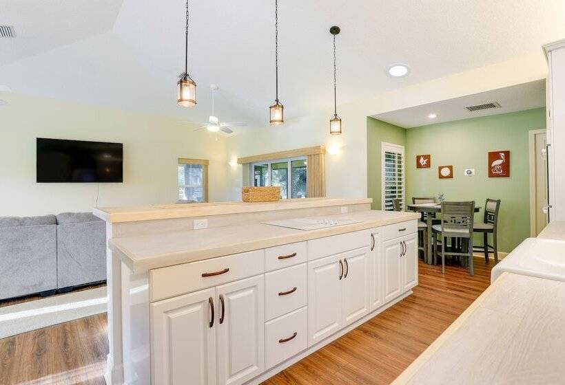 Pet Friendly Fort Pierce Home W/ Screened Porch!