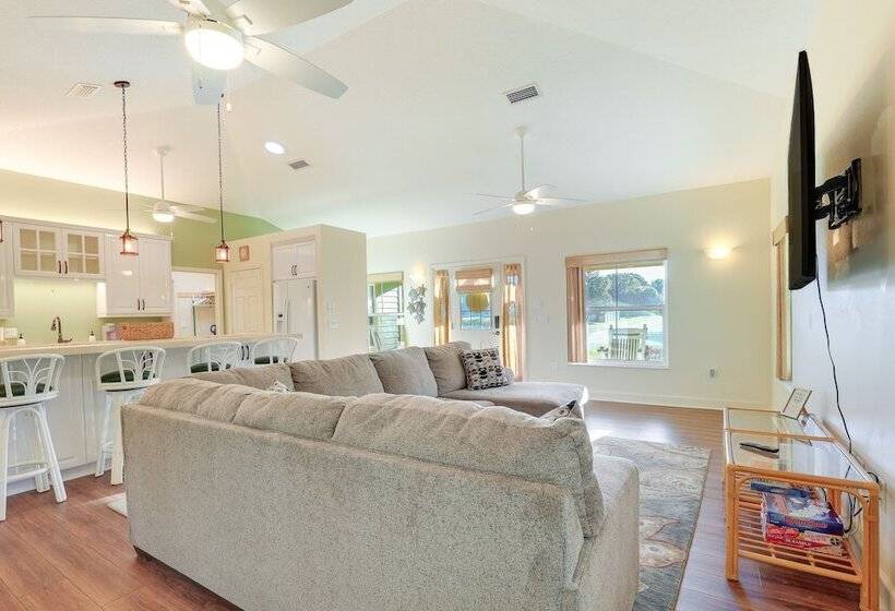 Pet Friendly Fort Pierce Home W/ Screened Porch!
