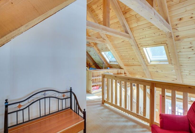 Frye Island Family Cabin With Lake & Beach Access!