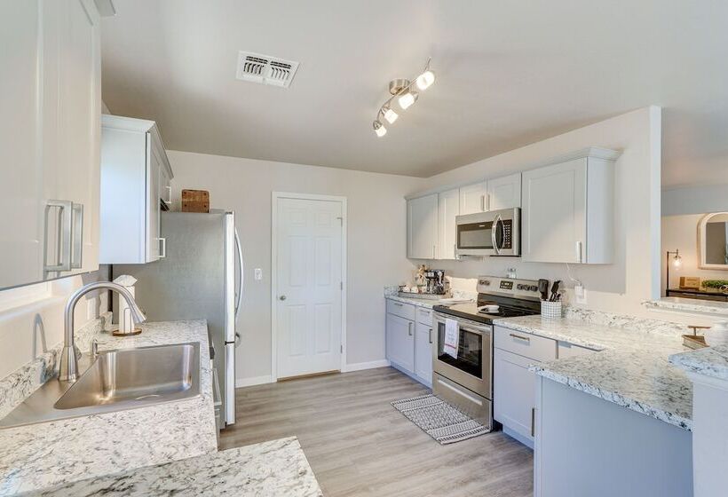 Gold Canyon Vacation W/ Private Patio & Fire Pit!