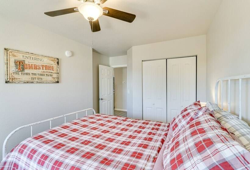 Gold Canyon Vacation W/ Private Patio & Fire Pit!