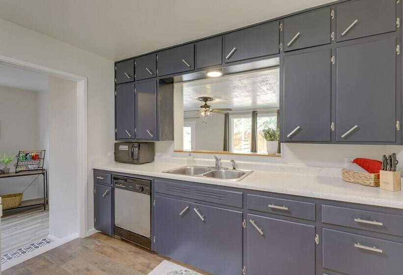 Grand Junction Home W/ Deck ~ 2 Mi To Downtown!