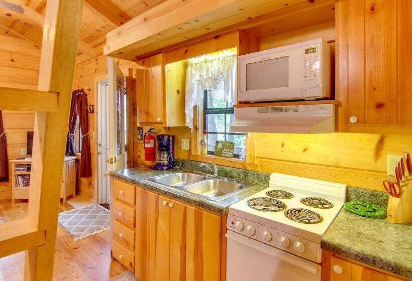Hendersonville Cabin Near Hiking & Waterfalls!
