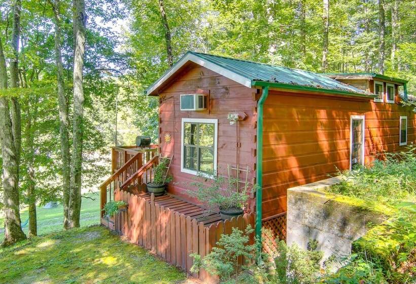 Hendersonville Cabin Near Hiking & Waterfalls!