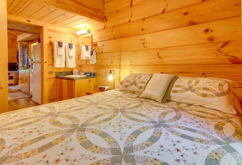 Hendersonville Cabin Near Hiking & Waterfalls!