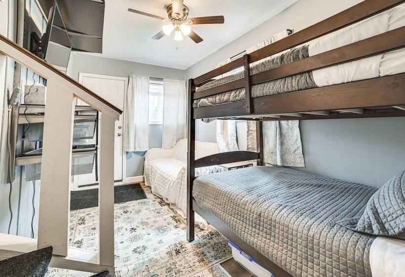 Higgins Lake Cottage W/ Private Fire Pit & Grill!