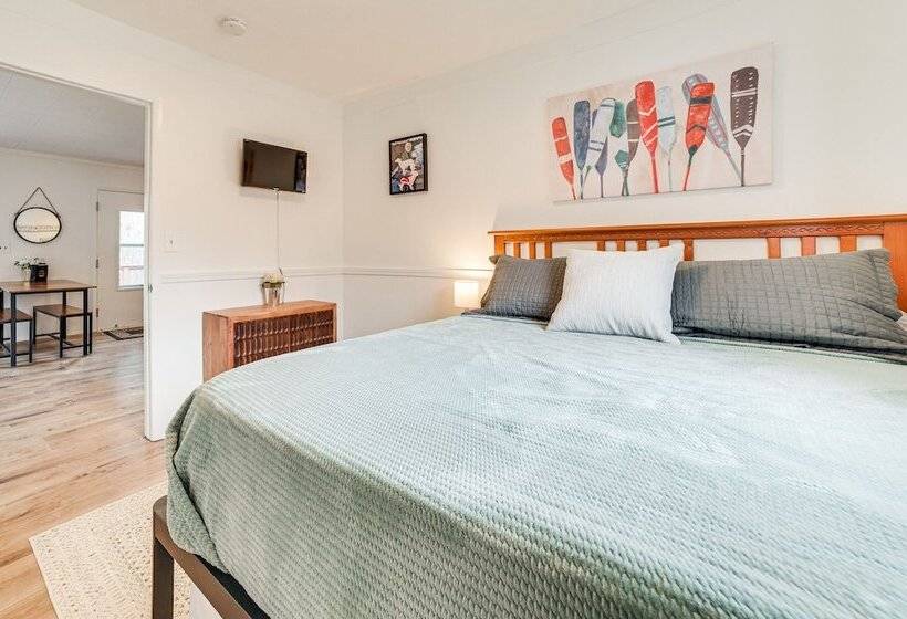 Higgins Lake Cottage W/ Private Fire Pit & Grill!