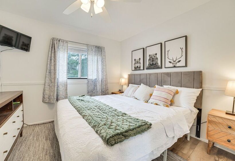 Higgins Lake Cottage W/ Private Fire Pit & Grill!