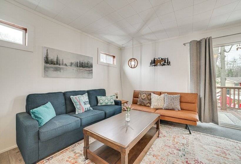 Higgins Lake Cottage W/ Private Fire Pit & Grill!