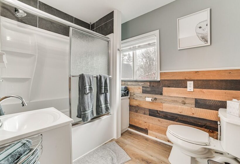 Higgins Lake Cottage W/ Private Fire Pit & Grill!