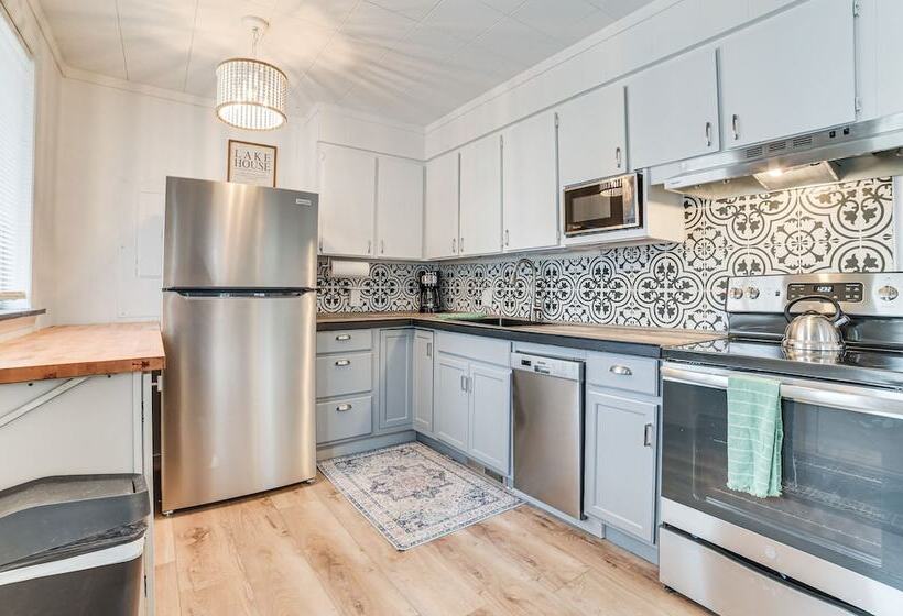 Higgins Lake Cottage W/ Private Fire Pit & Grill!