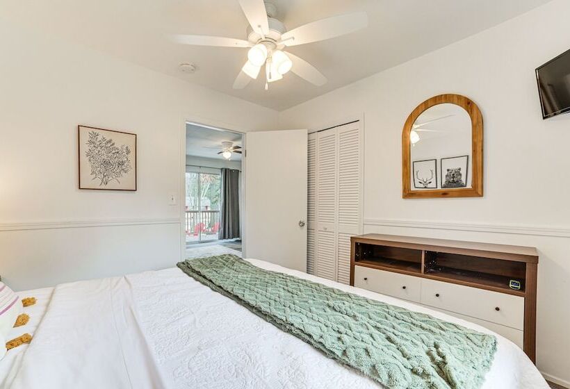 Higgins Lake Cottage W/ Private Fire Pit & Grill!