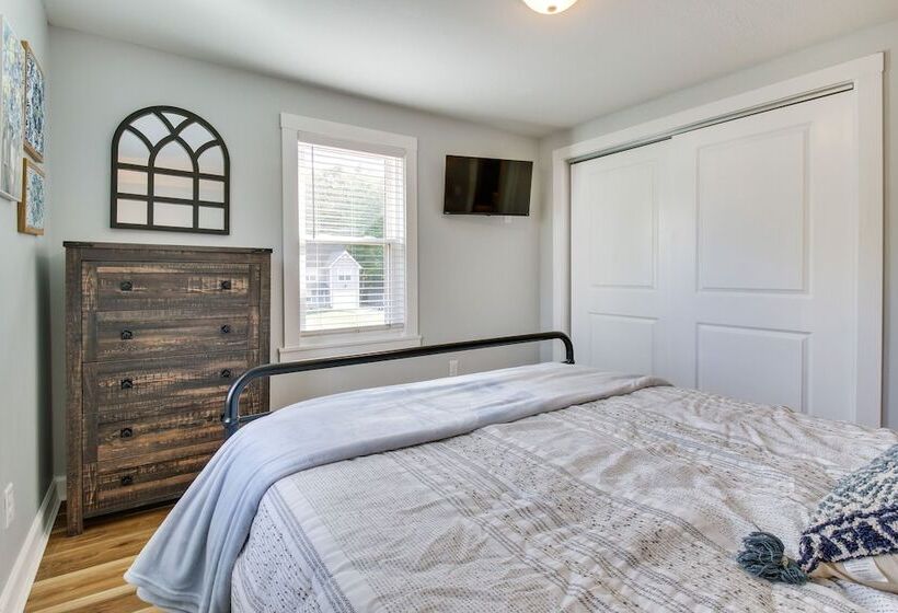 Hillsboro Hideaway W/ Private Hot Tub & Bunkhouse!