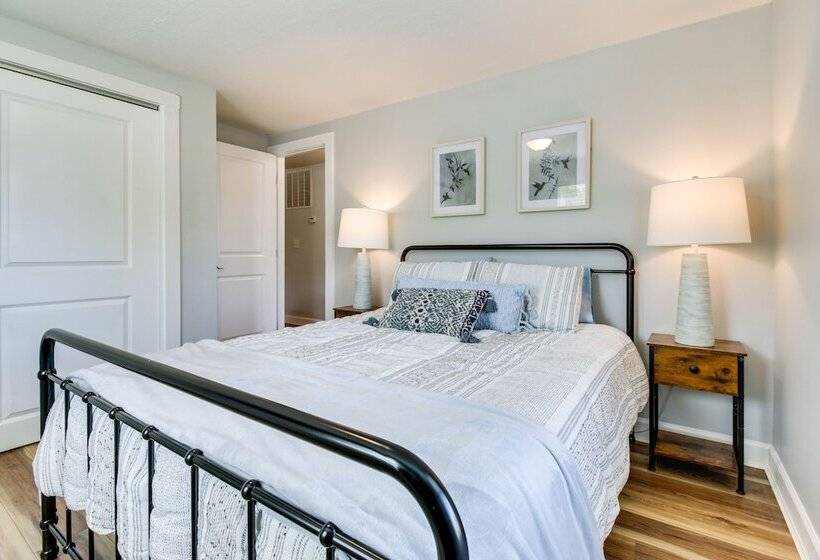 Hillsboro Hideaway W/ Private Hot Tub & Bunkhouse!