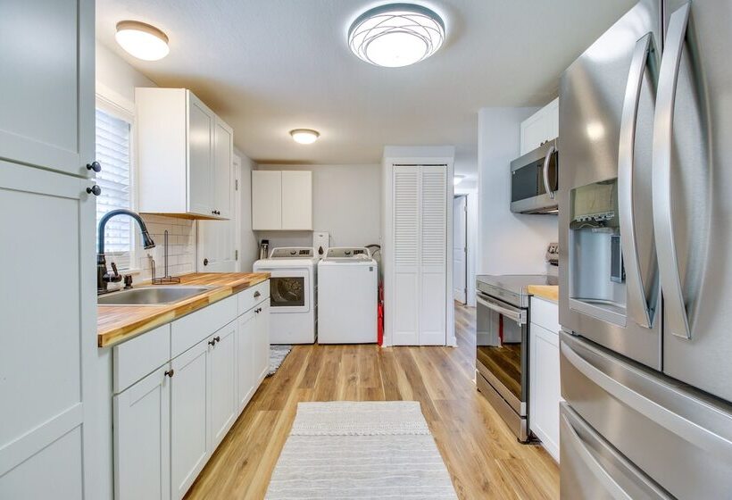 Hillsboro Hideaway W/ Private Hot Tub & Bunkhouse!