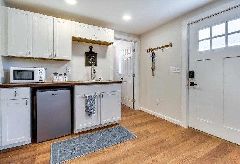 Hillsboro Hideaway W/ Private Hot Tub & Bunkhouse!