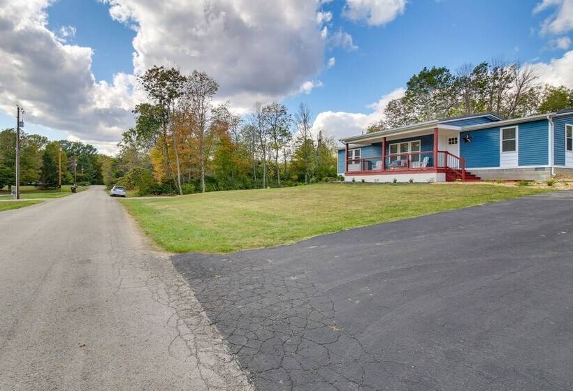 Hillsboro Hideaway W/ Private Hot Tub & Bunkhouse!