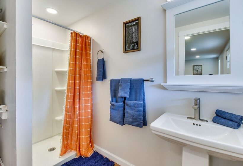 Hillsboro Hideaway W/ Private Hot Tub & Bunkhouse!