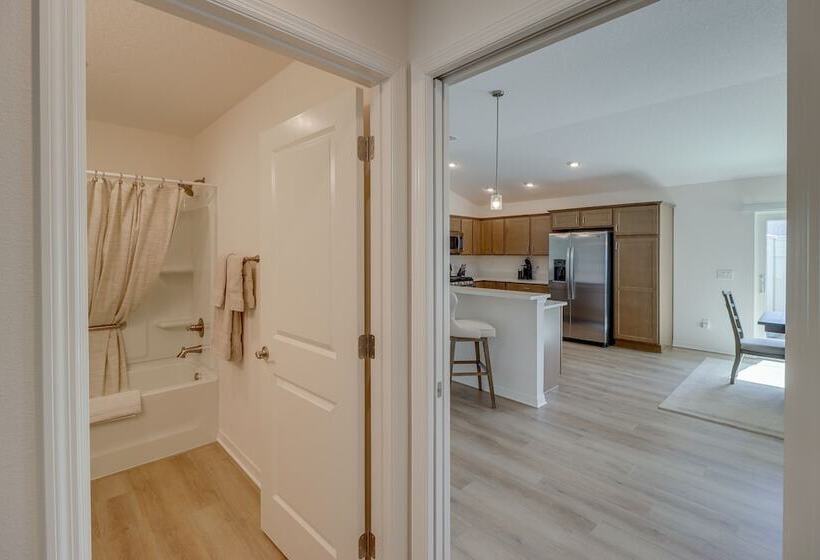 Community Pool & Tennis Court: Gem In The Villages