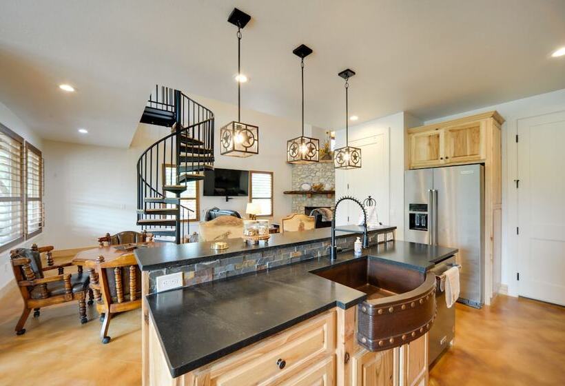 Horseshoe Bay Resort Home ~ 6 Mi To Lake Lbj!