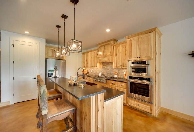 Horseshoe Bay Resort Home ~ 6 Mi To Lake Lbj!