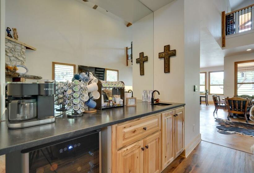 Horseshoe Bay Resort Home ~ 6 Mi To Lake Lbj!