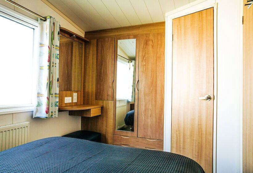 Отель 8 Berth Caravan To Hire At Lyons Robin Hood In Rhyl Ref 66089tp