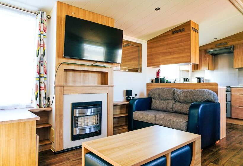 Отель 8 Berth Caravan To Hire At Lyons Robin Hood In Rhyl Ref 66089tp