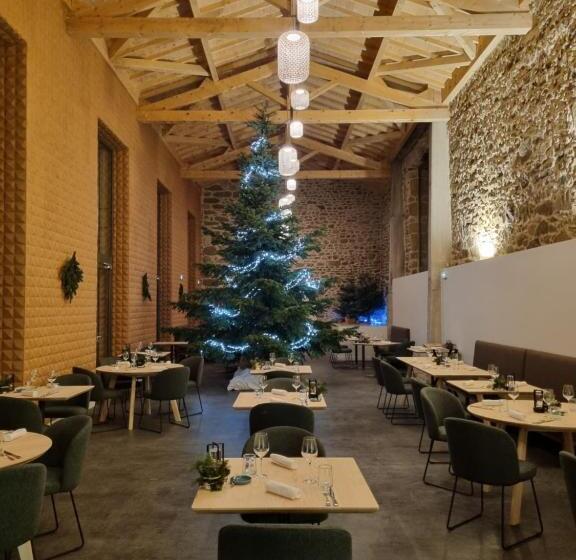 ホテル Château De Villars