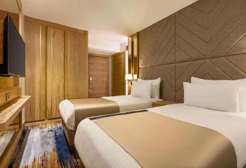 فندق Days Inn By Wyndham Istanbul Bomonti