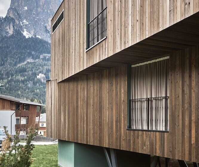 Отель Floris Green Suites