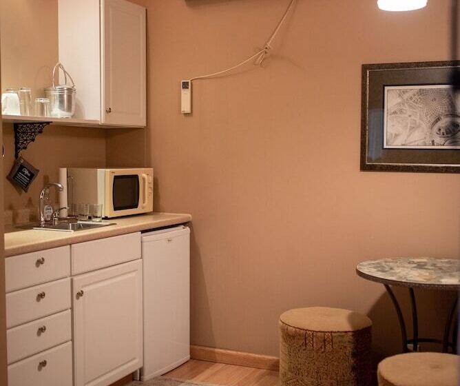 فندق Fountain View Inn