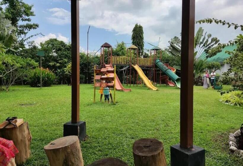 בית מלון כפרי Padmini Resorts