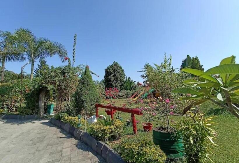 בית מלון כפרי Padmini Resorts