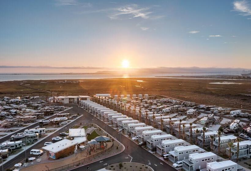 Отель Sun Outdoors San Diego Bay