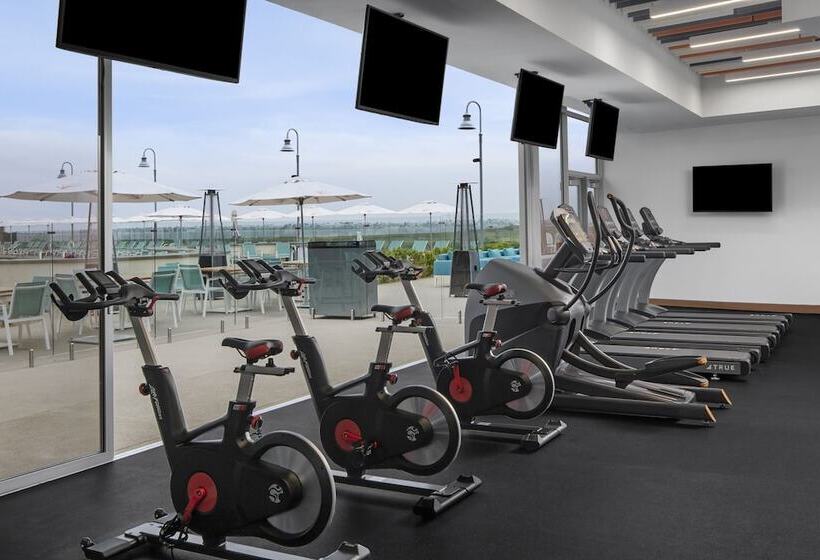 Отель Sun Outdoors San Diego Bay