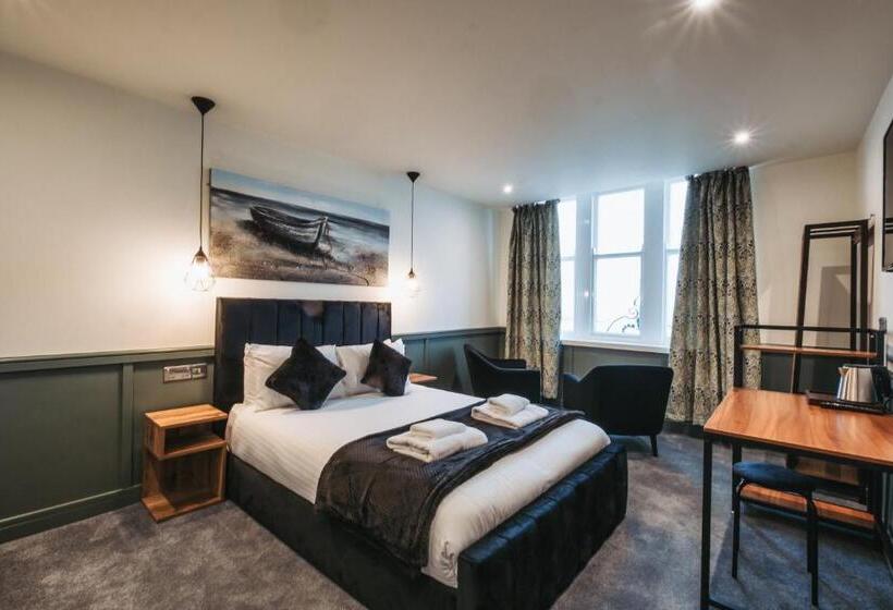 בית מלון כפרי The Royal Bar & Shaker