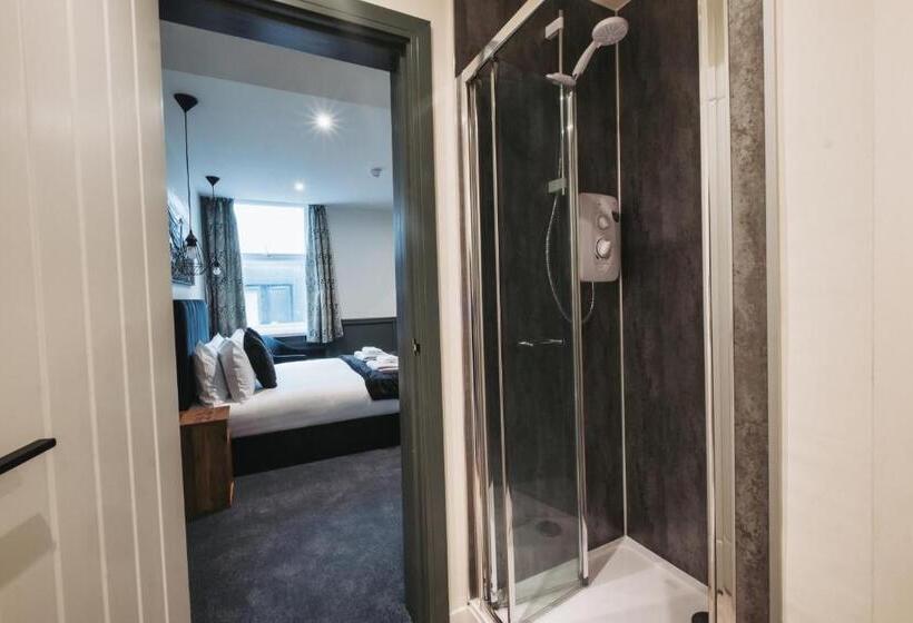 בית מלון כפרי The Royal Bar & Shaker